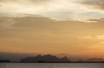 Thailand, Patthalung, view from Tale Noi to the mountains of Khao Pu - Khao Ya Nl Park
