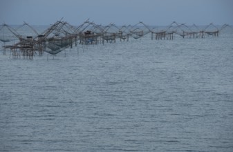 Thailand, Phatthalung, Shore-operated lift net, Before sunrise // Pêche au carrelet, avant le lever
