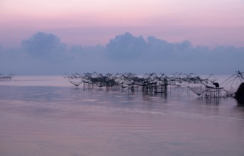 Thailand, Phatthalung, Shore-operated lift net, Before sunrise // Pêche au carrelet, Lever du