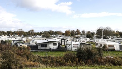 Caravans, permanent campers and motorhomes on a campsite, Fehmarn, 16.10.2025, Fehmarn,