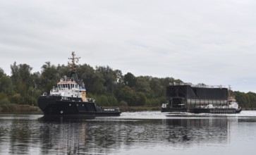 Tugboats, tugs bring a lock gate through the Kiel Canal, NOK, Kiel Canal to Brunsbüttel,