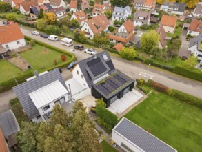 View from above of the garden side with covered terrace, PV system and spacious green area, house