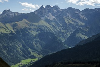 View from the Fellhorn of the Allgäu Alps, Trettachspitze, Mädelegabel and Hochfrottspitze in the