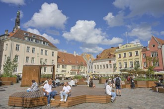 Tourists, old buildings, Raekoja Plats Town Hall Square, Rathausplatz, Rathausplatz, Old Town,