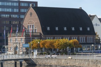 Kiel Maritime Museum, former fish hall, Kiel harbour, red brick, architecture, trees in autumn