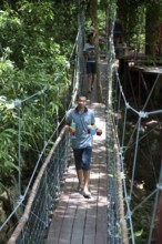 Thailand, Koh Samui, Roop bridge, Waiter with drinks