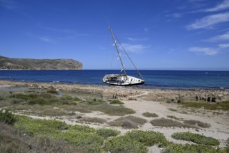 Stranded sailing yacht, storm, severe weather, Jávea or Xàbia, Alicante Province, Comunidad
