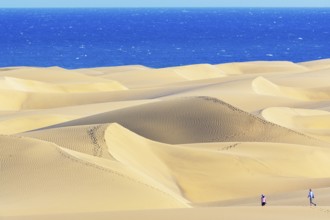 Tourists walking on Maspalomas sandy dunes, Maspalomas, Playa del Ingles, Gran Canaria, Canary