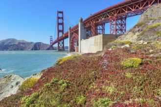 View of Golden Gate Bridge from Bakery beach, San Francisco, California, USA