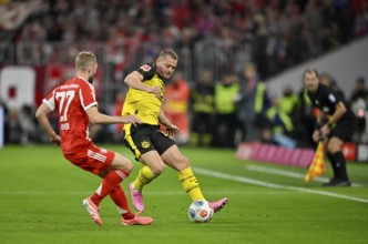 Duel, action Julian Ryerson Borussia Dortmund BVB (26) against Konrad Laimer FC Bayern Munich FCB
