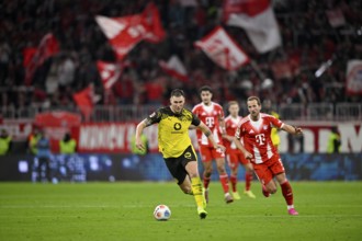 Niklas Süle Borussia Dortmund BVB (25) Ball action Harry Kane FC Bayern Munich FCB (09) German