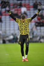 Goalkeeper Gregor Kobel Borussia Dortmund BVB (01) Warm-up training German Classico, FC Bayern
