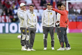 Joshua Kimmich FC Bayern Munich FCB (06) gesture gesture shows Karim Adeyemi Borussia Dortmund BVB