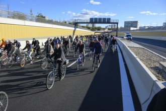 Cyclists at a demo on the 16th construction phase of the A100. Berlin, 18.10.2025