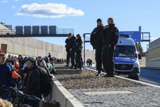 Police are guarding the central strip during a demo on the 16th construction phase of the A100.