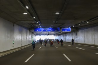 Bicycle demo on the recently inaugurated 16th construction phase of the A100, in the tunnel,