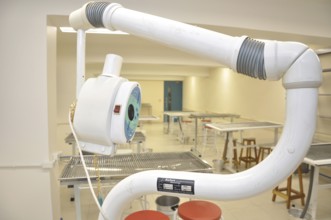 Aparelho de RX para animais. Sala de exames em faculdade de Veterinária