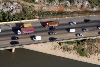 MARGINAL RIO TIETE - SP JUNHO DE 2005 FOTO MARCOS HIRAKAWA KEYSTONE