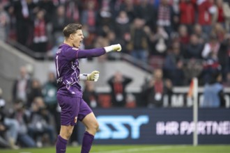 Finn Dahmen (FC Augsburg, goalkeeper, #1), COLOGNE, Germany - OCTOBER 18: During the Bundesliga
