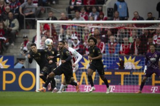Fabian Rieder (FC Augsburg, midfield, #32), Chrislain Matsima (FC Augsburg, defense, #5), COLOGNE,