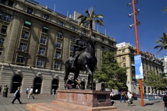 Pedro de Valdívia Monument, Armas Square, Santiago, Chile