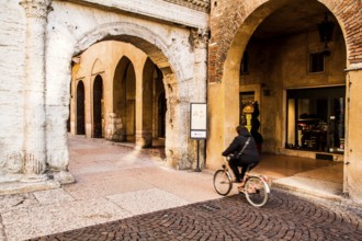 Borsari Gate, an ancient Roman gate built in the 1st century AD. Verona, Province of Verona, Italy.