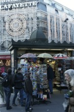 People, Galeries Lafayette Haussmann, Boulevard Haussmann - 75008, (75), Paris, France