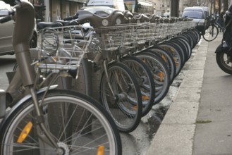 Bicycles, Franklin D. Roosvelt, 75008, Paris, France