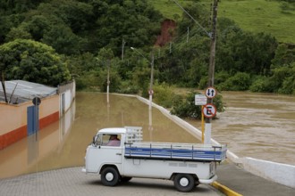 City, Overflown River, 29/12/2009, São Luís do Paraitinga, São Paulo, Brazil