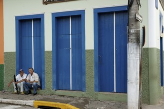 Seating men, 29/12/2009, São Luís do Paraitinga, São Paulo, Brazil