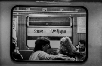 Germany, Berlin, 12.12.1991, underground station Stadion der Weltjugend, underground train, window, renamed Schwarzkopfstraße/Deutschland, Berlin, 12.12.1991, U-Bahnhof Stadion der Weltjugend, U-Bahnz...