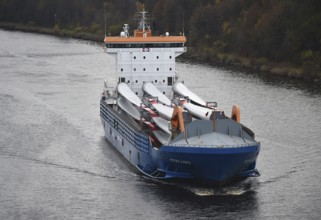 Cargo ship ROTRA VENTE sails with rotor blades for wind turbines in the Kiel Canal, NOK, Kiel