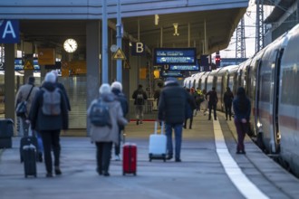 ICE train, in Essen main station, on the platform, North Rhine-Westphalia, Germany