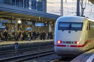 Essen Central Station, passengers on the platform, North Rhine-Westphalia, Germany