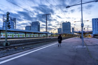 S-Bahn, in Essen main station, passengers on the platform, North Rhine-Westphalia, Germany