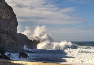 Swell on the rocky plateau of Sito, also known as Forte São Miguel, a surfing paradise with monster