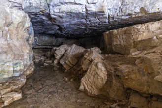 Falkensteiner Höhle, limestone, autumn, Grabenstetten, Swabian Jura, Baden-Württemberg, Germany
