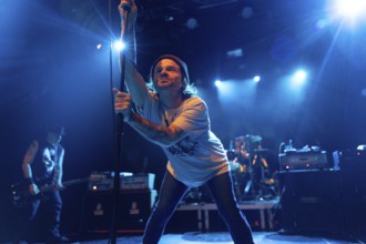 Alan Robert, bass player, Keith Caputo, singer of Life of Agony, live on 30 Years of Ugly Tour at