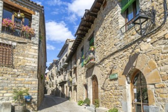 Historic buildings medieval village of Ainsa, Aínsa-Sobrarbe, Huesca province, Aragon, Spain -