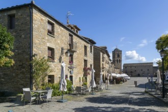 Historic buildings medieval village of Ainsa, Aínsa-Sobrarbe, Huesca province, Aragon, Spain