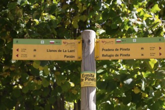 Footpath sign, Ordesa y Monte Perdido, National Park, Ermita de Pineta, Bielsa, Huesca province,