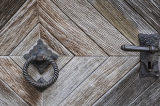 Door knocker and door handle, door handle, on an old wooden door, Borken-Weseke, Münsterland, North