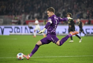 Goalkeeper Finn Dahmen FC Augsburg FCA (01) Action MHPArena, MHP Arena Stuttgart,