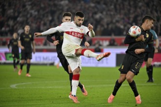 Action goal goal Deniz Undav VfB Stuttgart (26) shoots Dimitrios Giannoulis FC Augsburg FCA (13)