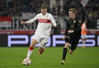 Duel, action Finn Jeltsch VfB Stuttgart (29) against Anton Kade FC Augsburg FCA (30) MHPArena, MHP