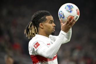 Lorenz Assignon VfB Stuttgart (22) portrait action throw-in MHPArena, MHP Arena Stuttgart,