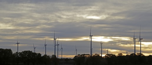 Wind power plants, clouds, sunset, Südergellersen, Samtgemeinde Gellersen, Lower Saxony, Germany