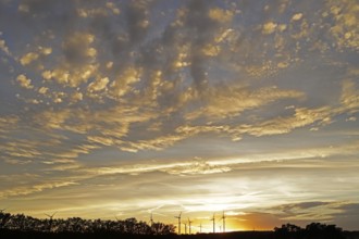 Wind power plants, clouds, sunset, Südergellersen, Samtgemeinde Gellersen, Lower Saxony, Germany