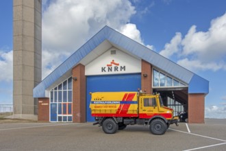 Koninklijke Nederlandse Redding Maatschappij, KNRM, truck in front of sea search and rescue