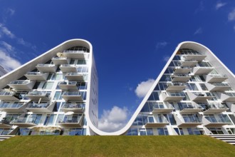 Wave-shaped residential complex Bølgen, Die Welle, architect Henning Larsen, modern architecture,